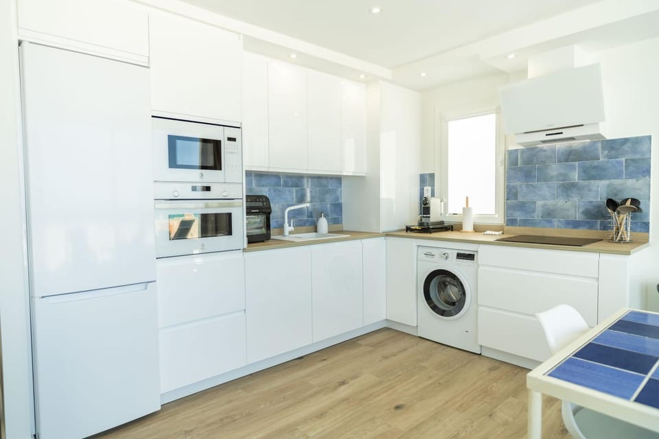 Kitchen or kitchenette, dishwasher, oven, stove, toaster