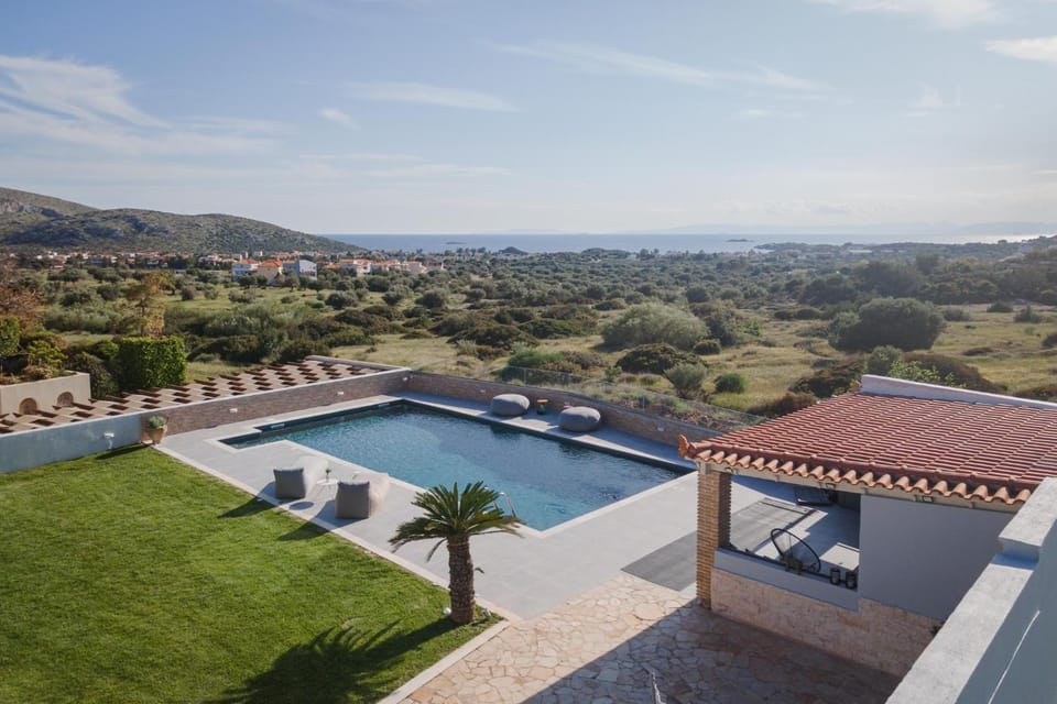 Day, Natural landscape, Mountain view, Pool view, Swimming pool, sunbed