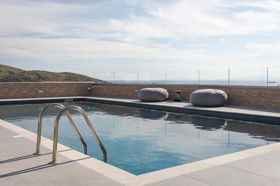 Day, Natural landscape, Pool view, Sea view, Swimming pool, sunbed