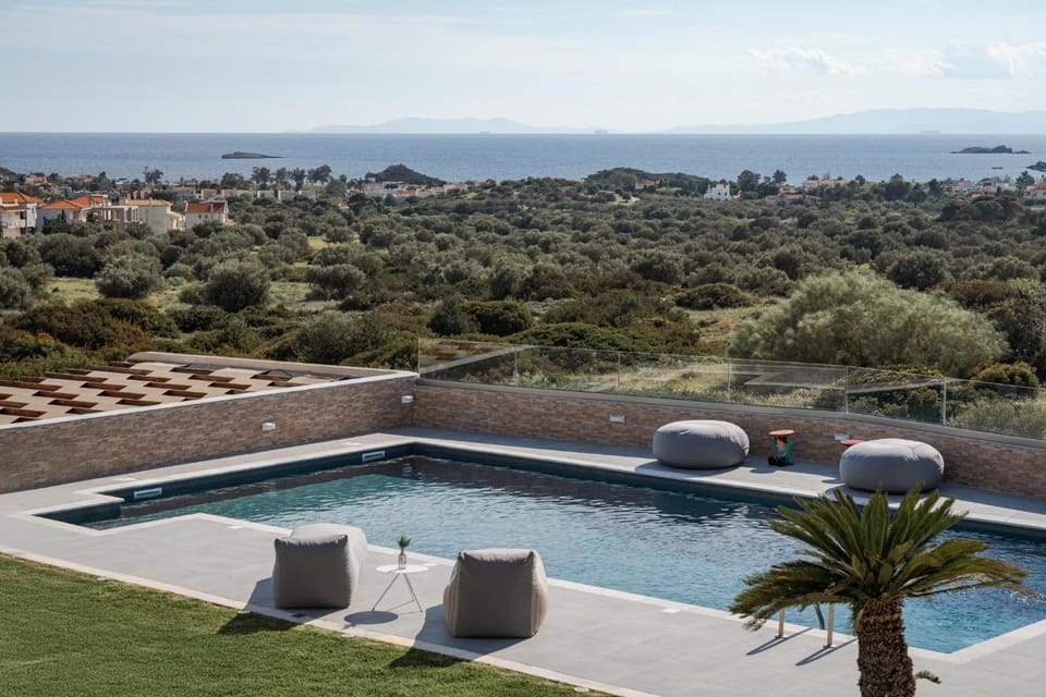 Day, Natural landscape, Pool view, Sea view, Swimming pool, sunbed