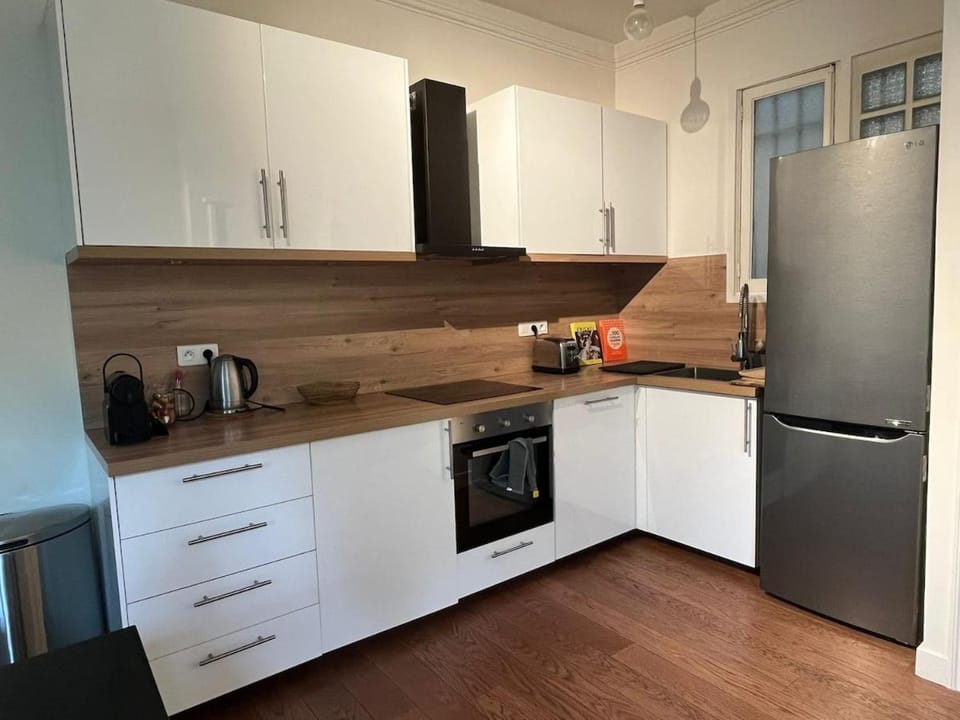 GoodGuest-Cozy and Quiet Batignolles Bail Mobilité Apartment in Paris