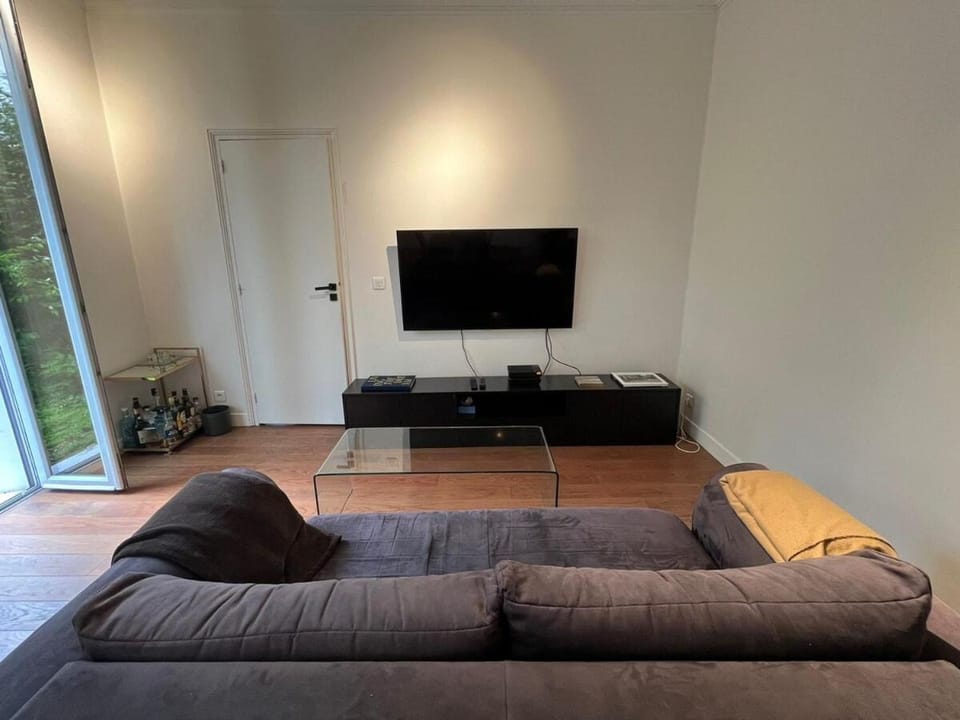 GoodGuest-Cozy and Quiet Batignolles Bail Mobilité Apartment in Paris