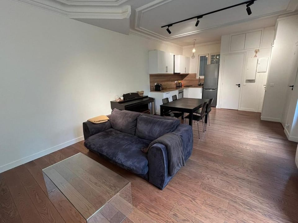 GoodGuest-Cozy and Quiet Batignolles Bail Mobilité Apartment in Paris