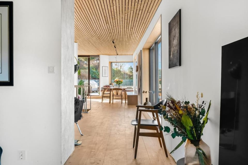 Stay in The Hollywood Hills of Bergen with Breathtaking Views Villa in Bergen