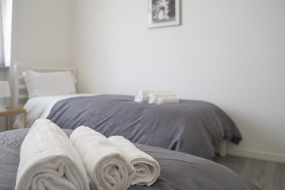 Bed, Photo of the whole room, Bedroom, towels