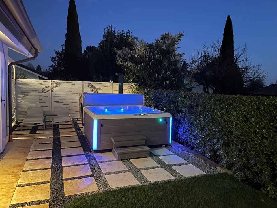 Swimming pool, Swimming pool