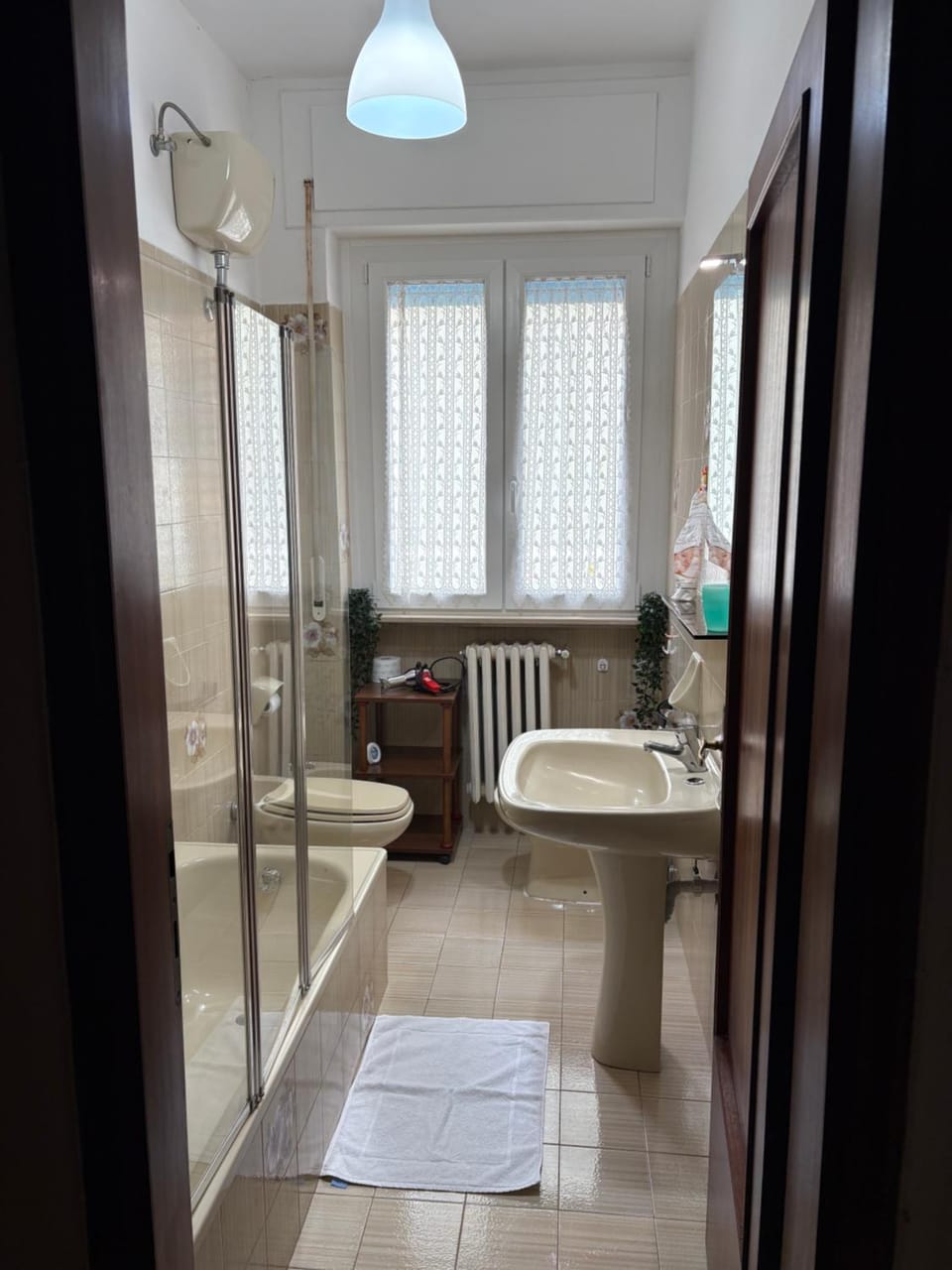 Shower, Toilet, Bathroom, Bath, hair dryier, towels, towels
