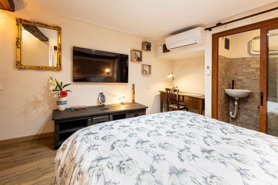 Vintage Suite House in Cagliari