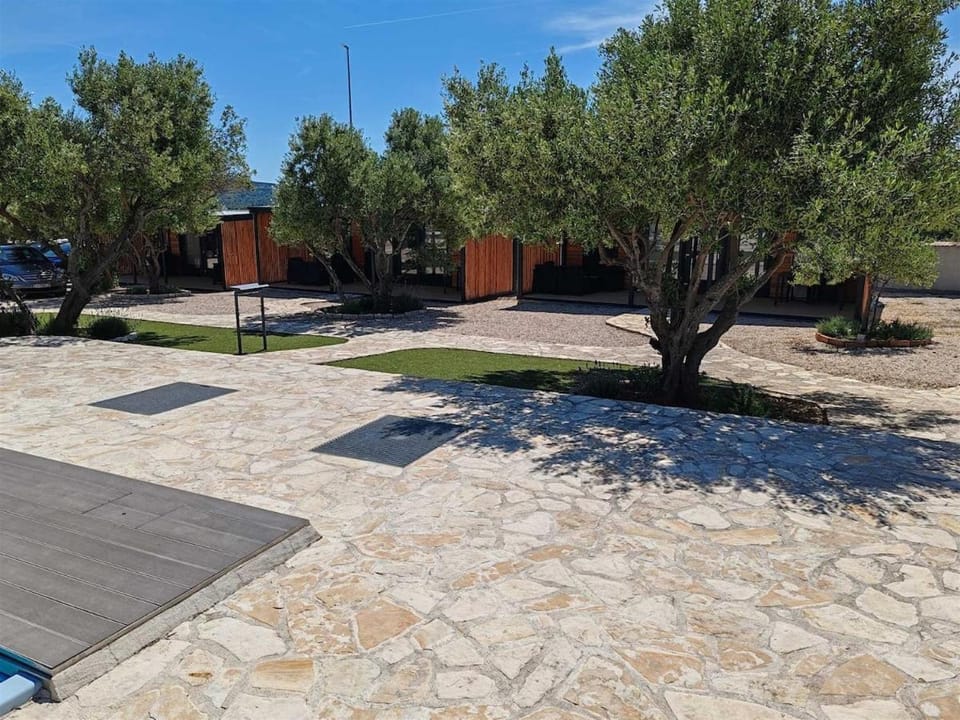 Mobile home Maris with shared pool and sea view House in Šibenik-Knin County, Croatia