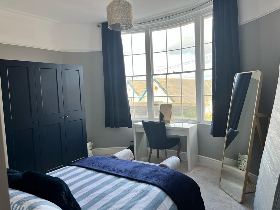 Exmouth 2 Bedroomed Seaview Apartment stones throw from the beach or town! Apartment in Exmouth