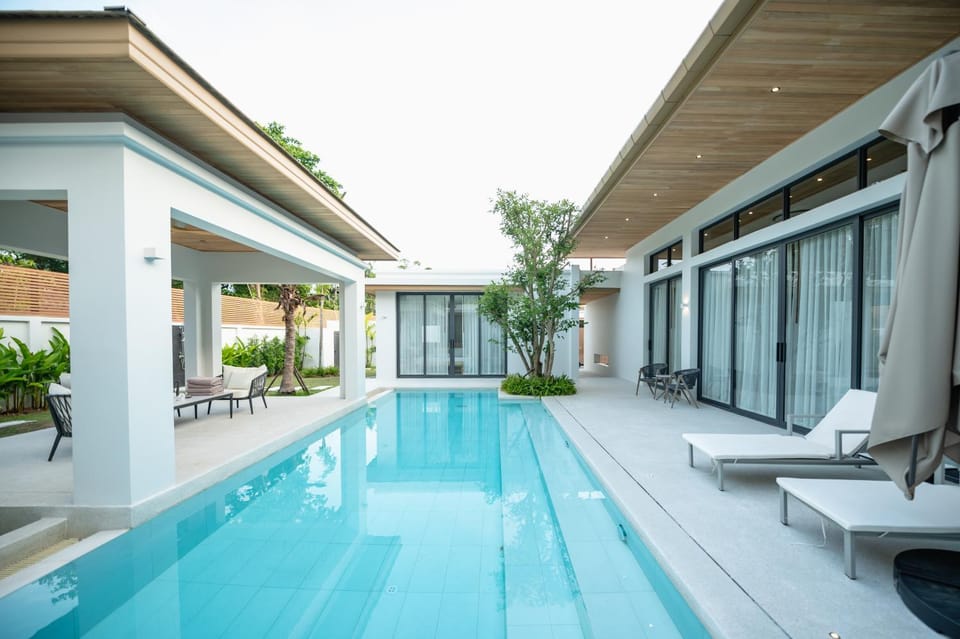 Pool view, Swimming pool, sunbed
