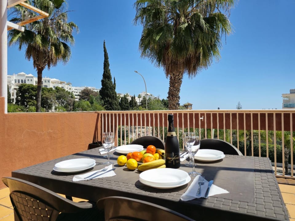 Villa Fran Coastal Elegance Stylish apartment with sea views and seasonal pool, large terrace BY NAMASTE ELITE Apartment in Torremolinos