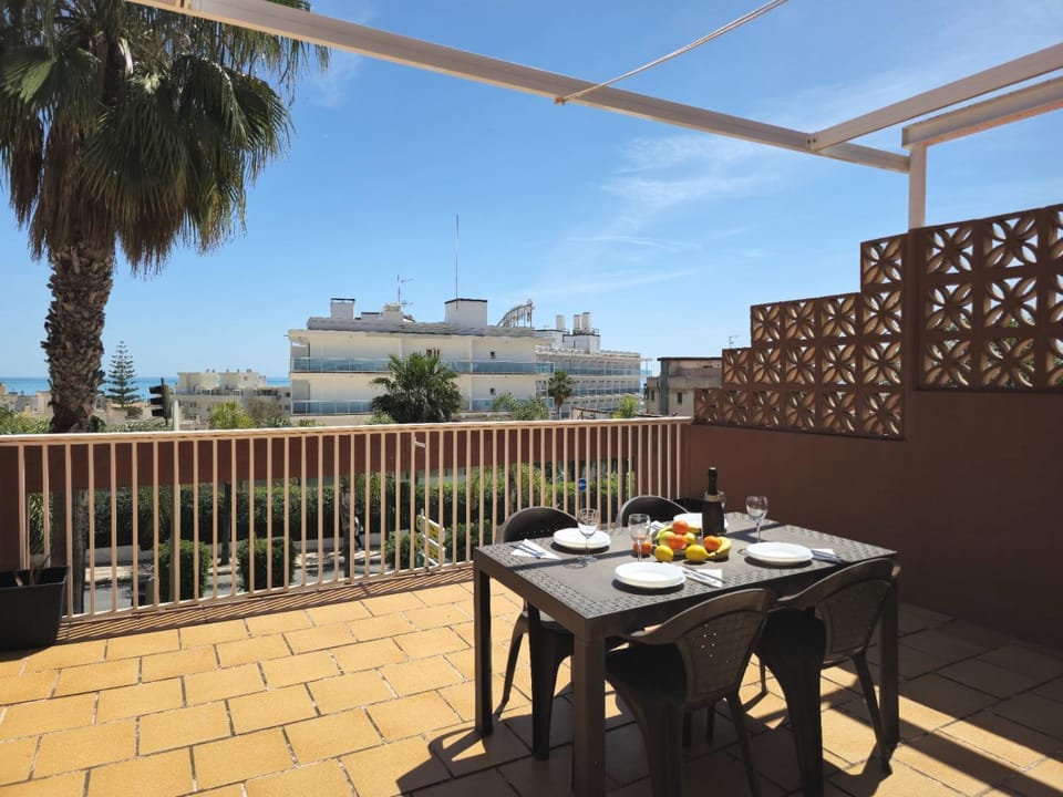 Villa Fran Coastal Elegance Stylish apartment with sea views and seasonal pool, large terrace BY NAMASTE ELITE Apartment in Torremolinos