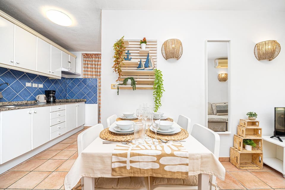 Kitchen or kitchenette, Dining area, pet friendly, stove