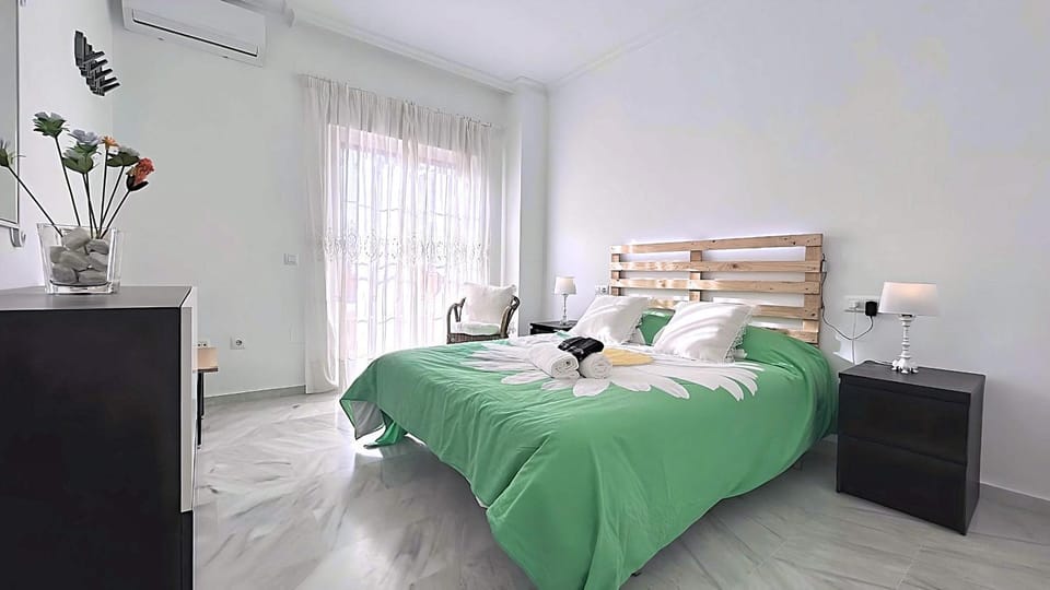 Bed, Photo of the whole room, Bedroom, heating, internet, towels, wardrobe, air conditioner