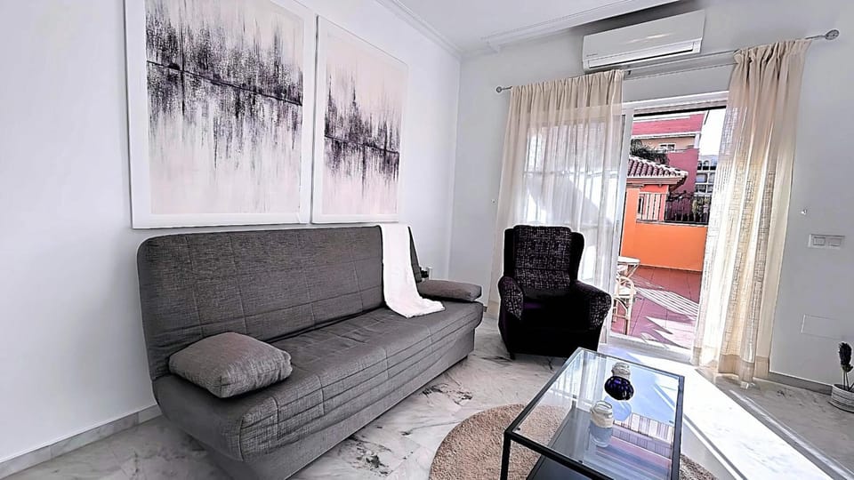 TV and multimedia, Living room, Photo of the whole room, heating, air conditioner