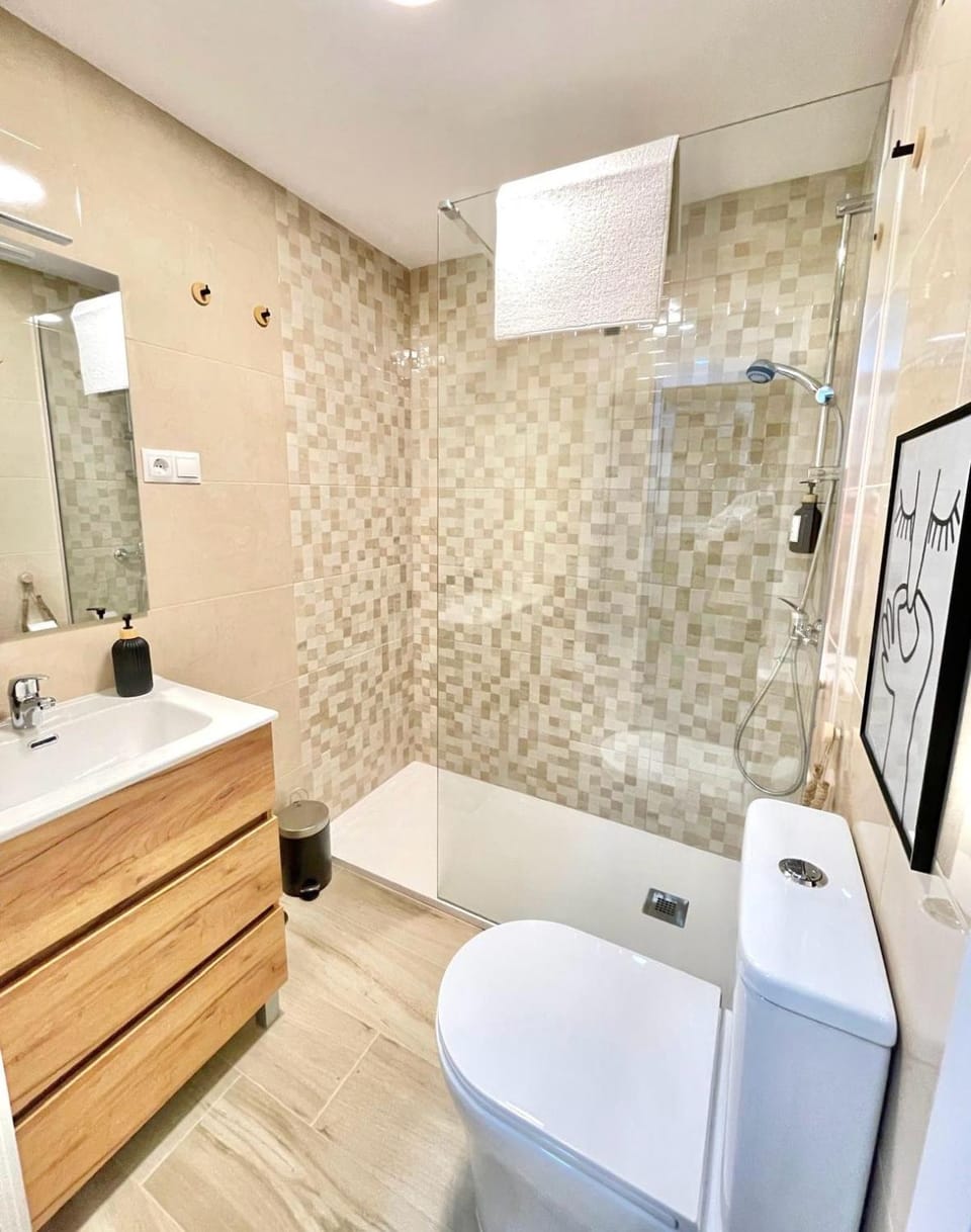 Shower, Bathroom, towels