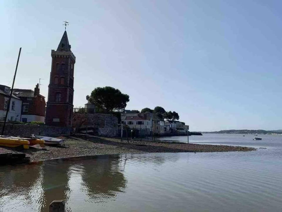 Nearby landmark, Lake view