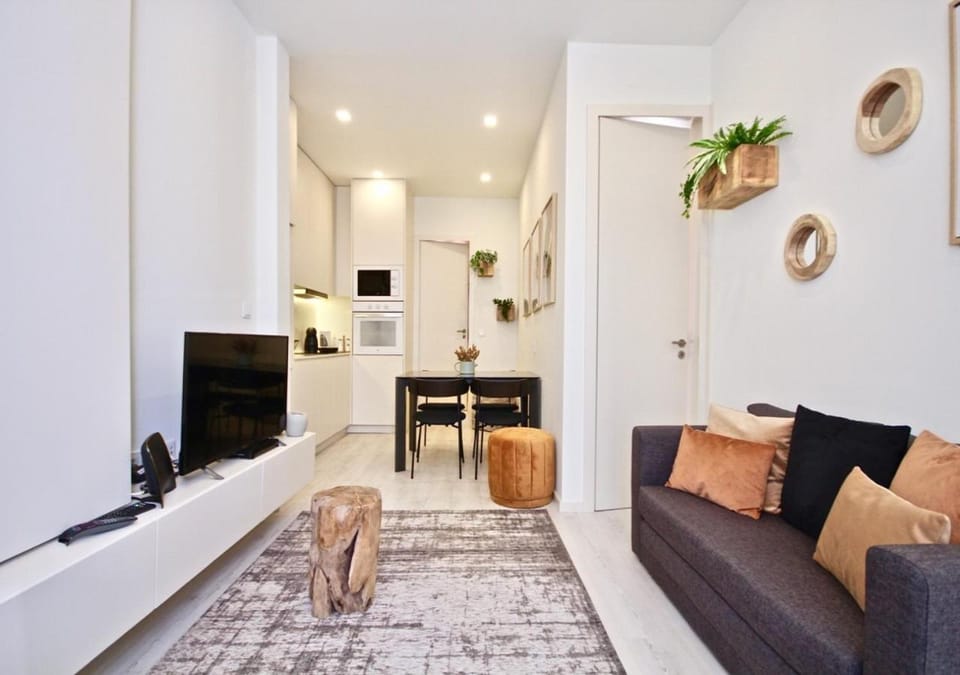 Communal lounge/ TV room, TV and multimedia, Living room, Dining area