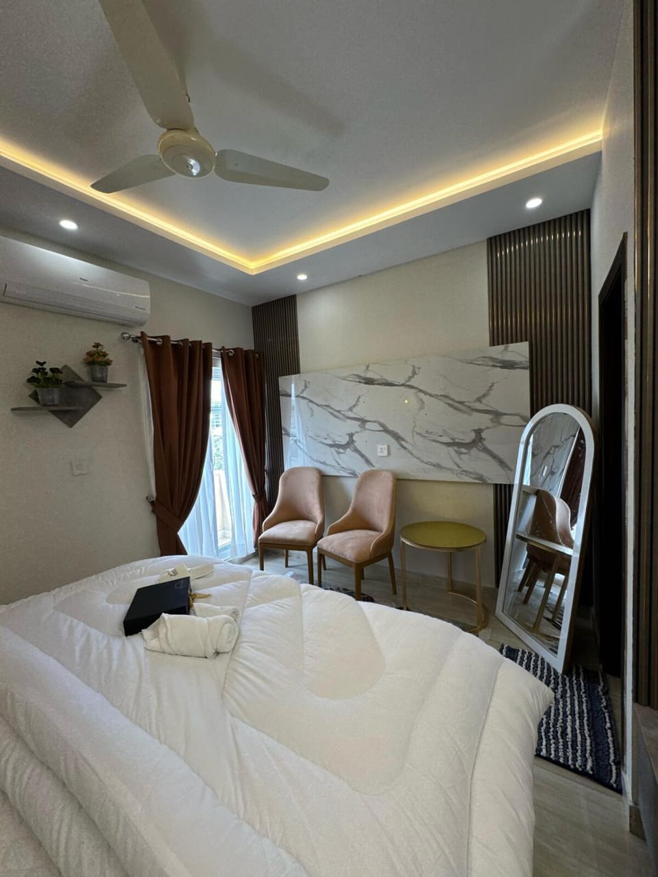 Just Move Luxury Studio APT, Near ISB Int'l AIRPT Apartment in Islamabad