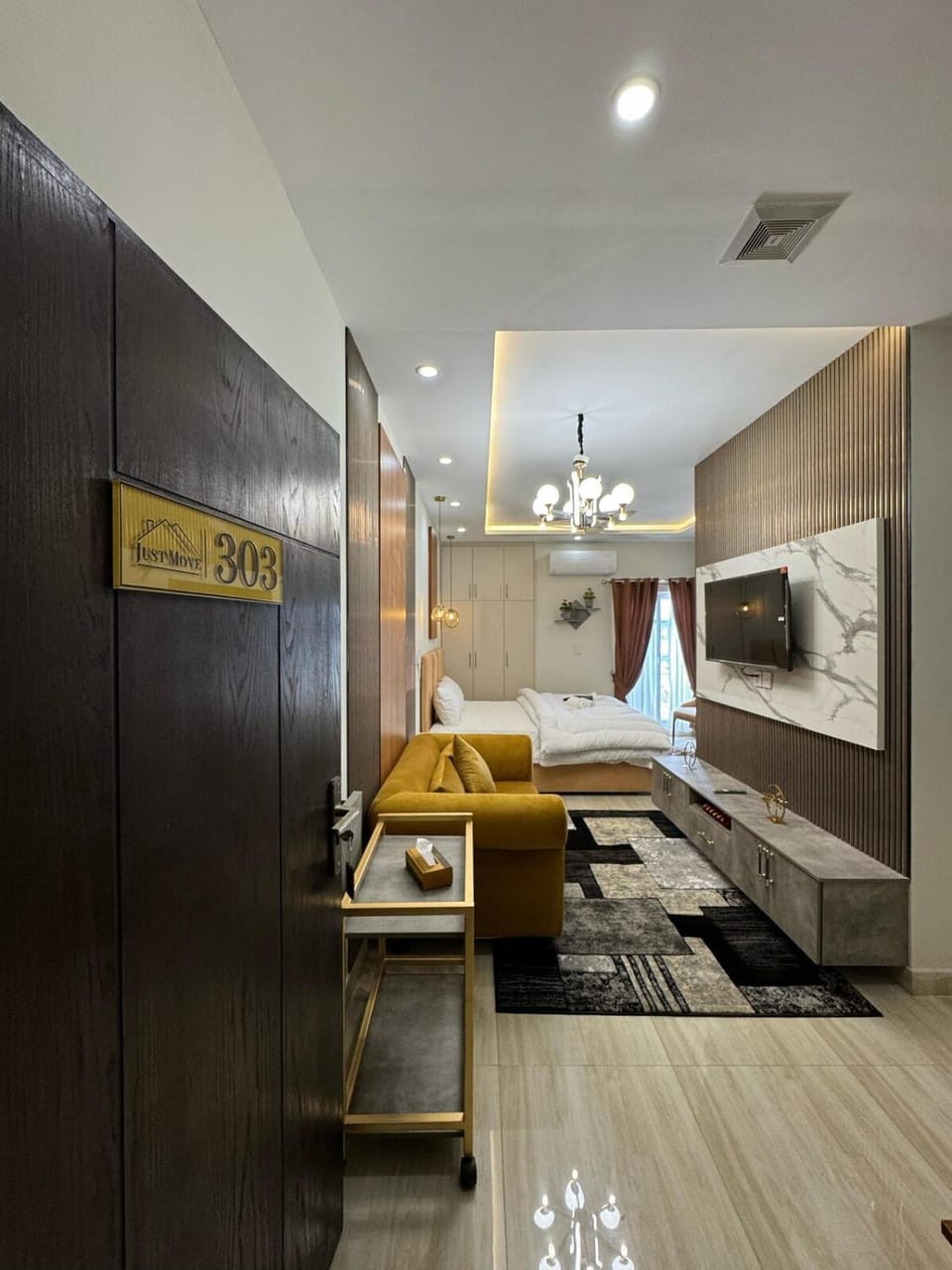 Just Move Luxury Studio APT, Near ISB Int'l AIRPT Apartment in Islamabad