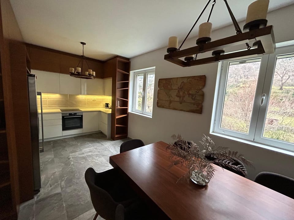 Enyana Family Apartment Apartment in Dobrota