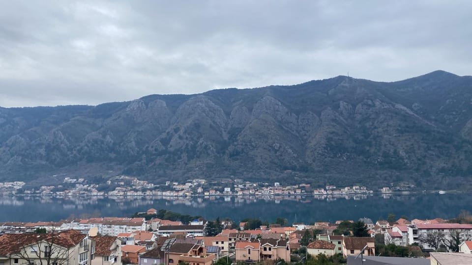 Enyana Family Apartment Apartment in Dobrota