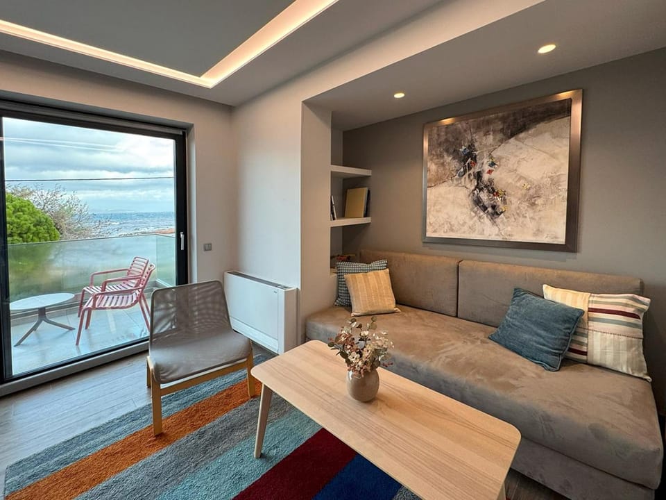 Bed, Balcony/Terrace, Seating area, Sea view