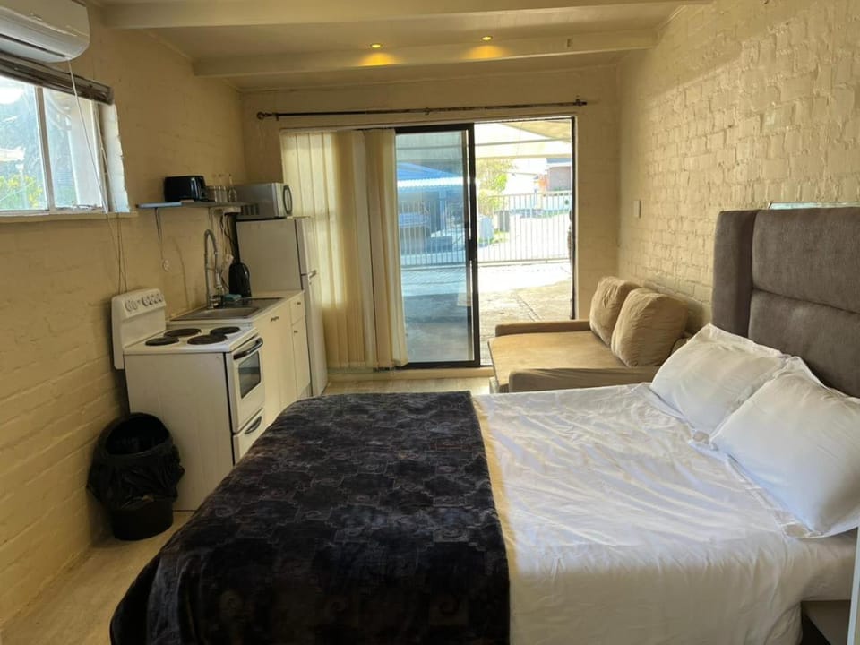 Kitchen or kitchenette, Bedroom, kitchen