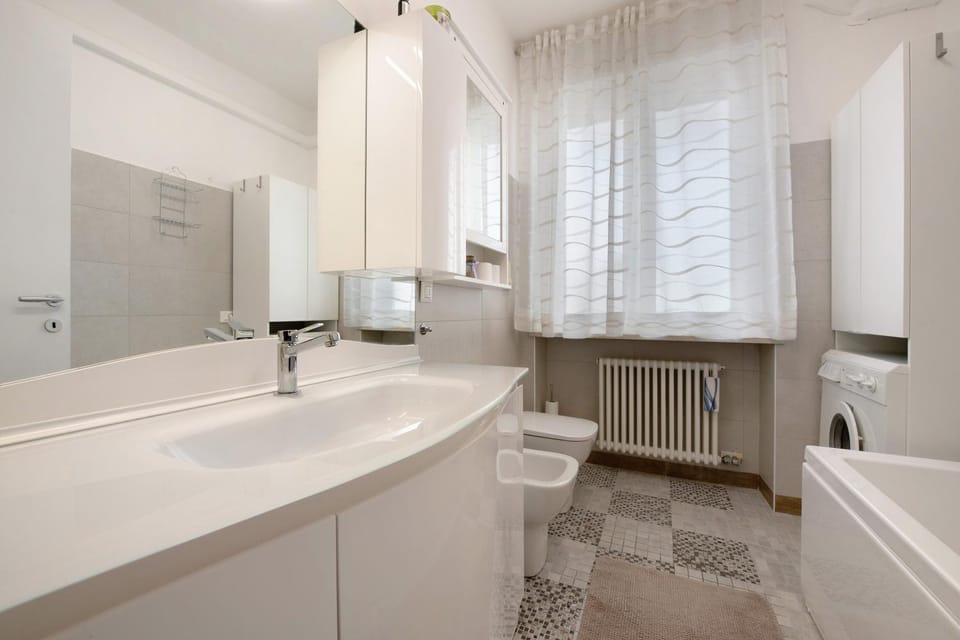 Bathroom, Living room