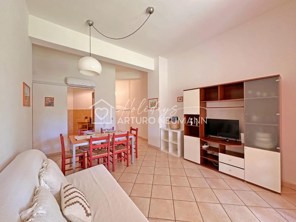 TV and multimedia, Kitchen or kitchenette, Living room, Seating area, Dining area, oven