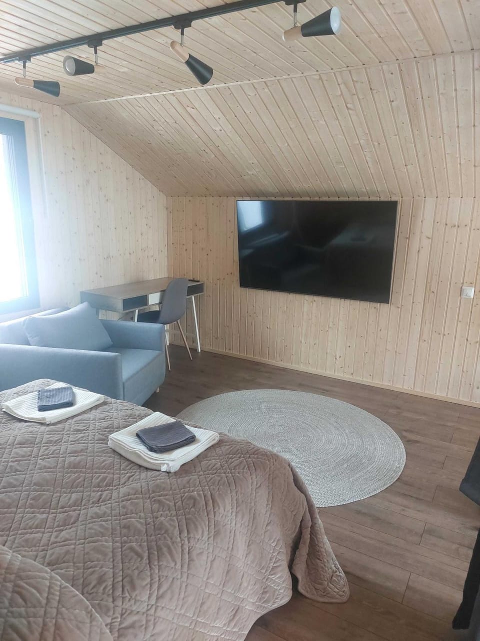 Bed, TV and multimedia