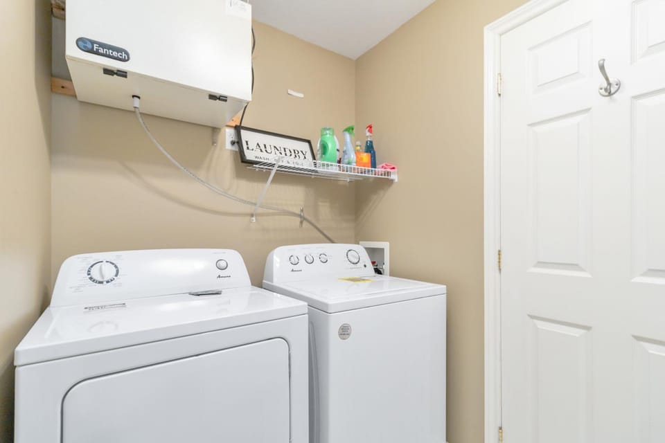 Cozy and Comfortable 2 bedroom house House in Moncton