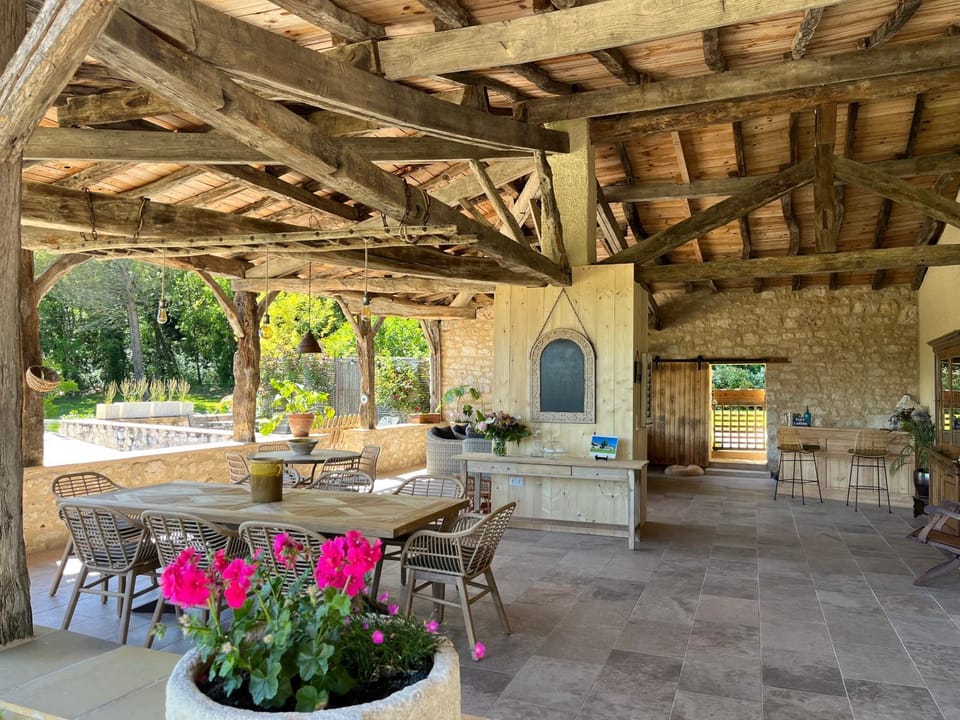 Patio, Dining area