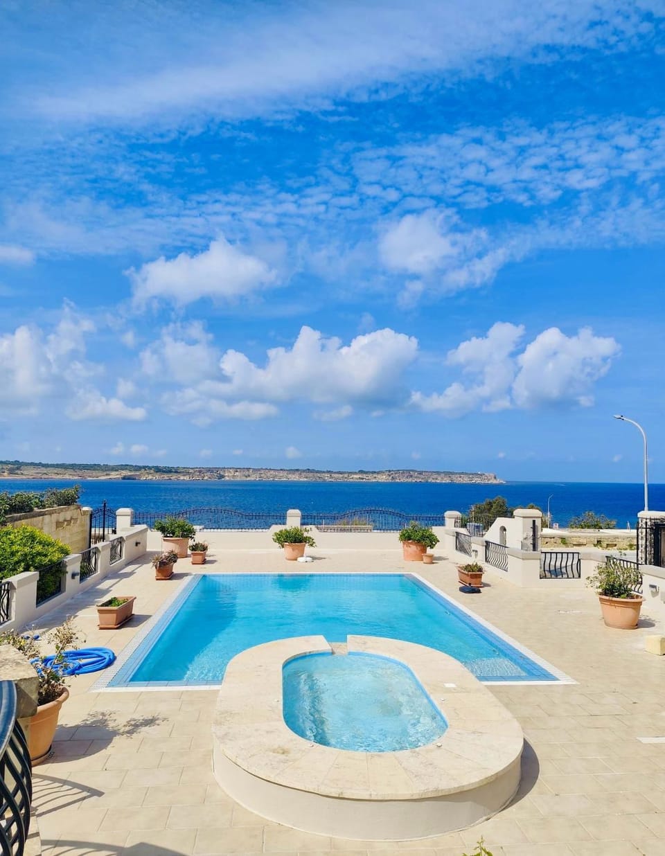 Natural landscape, Hot Tub, Beach, Pets, Pool view, Sea view, Swimming pool, Swimming pool, Open Air Bath, sunbed