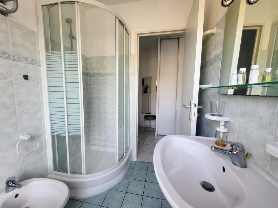 Valery Close to beach Prom des Anglais Ideal for 2 AC Apartment in Nice