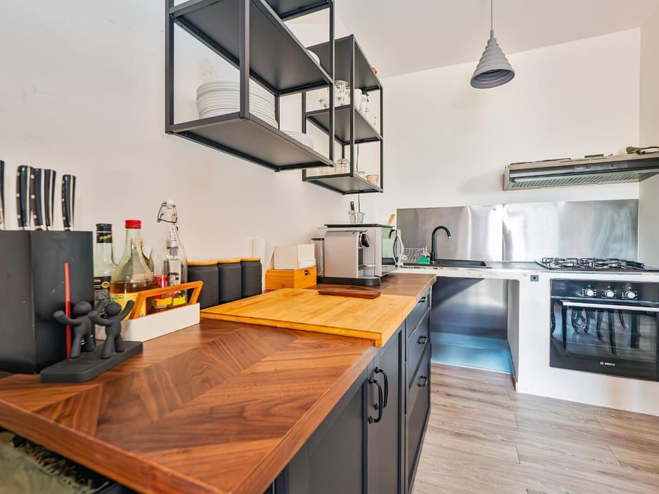 Coffee/tea facilities, Kitchen or kitchenette, Dining area, dishwasher, oven, pet friendly