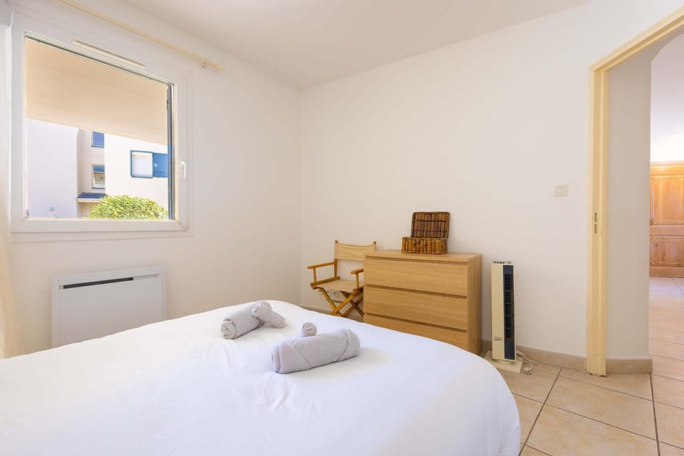 Vue piscine Appartement sympa Apartment in Occitanie