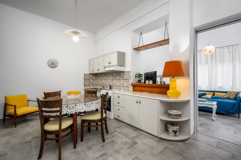 Kitchen or kitchenette, Living room, Dining area