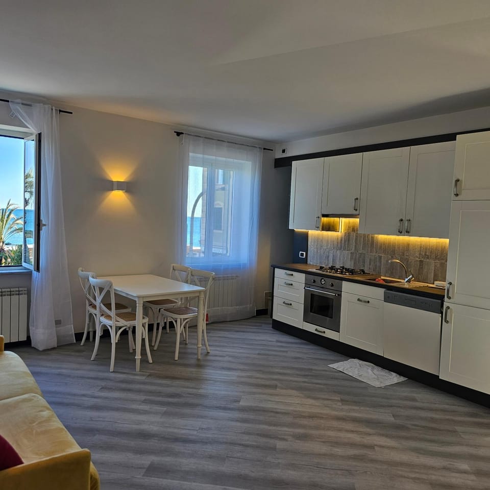 Kitchen or kitchenette, Living room, Seating area, Dining area, oven, stove