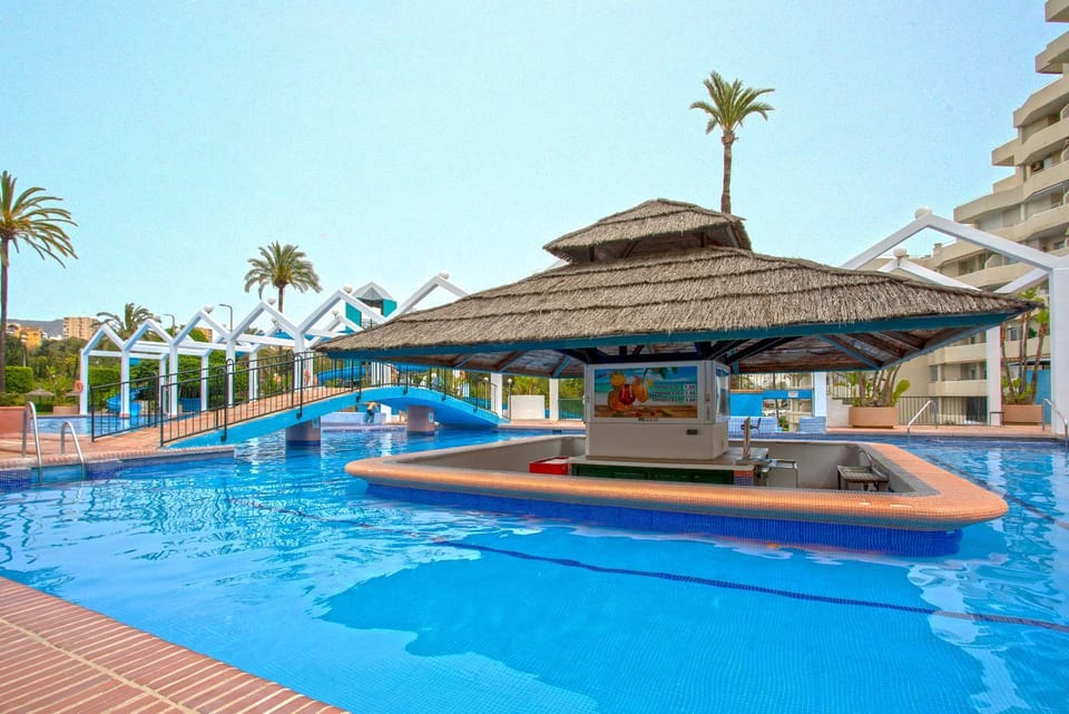 Day, Pool view, Swimming pool, sunbed