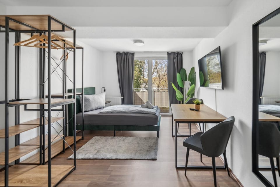 Bed, TV and multimedia, Photo of the whole room, Seating area, Bedroom, wardrobe
