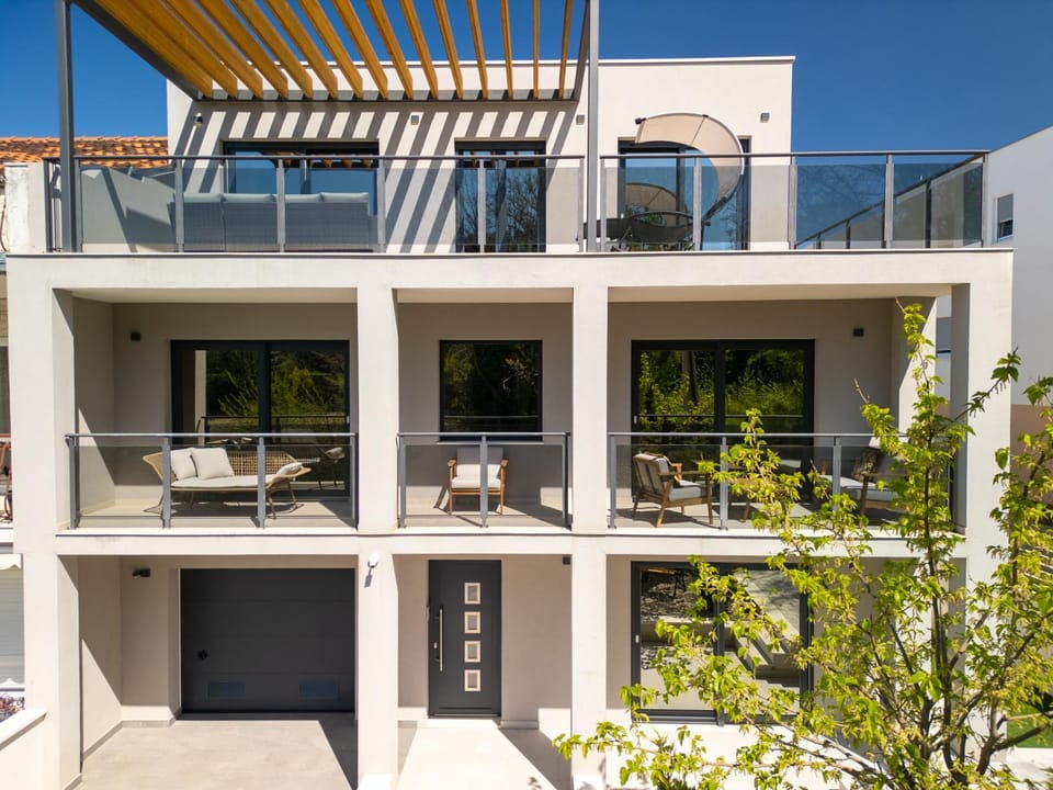 Property building, Balcony/Terrace
