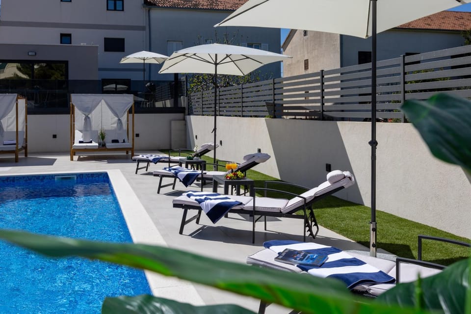 Swimming pool, sunbed