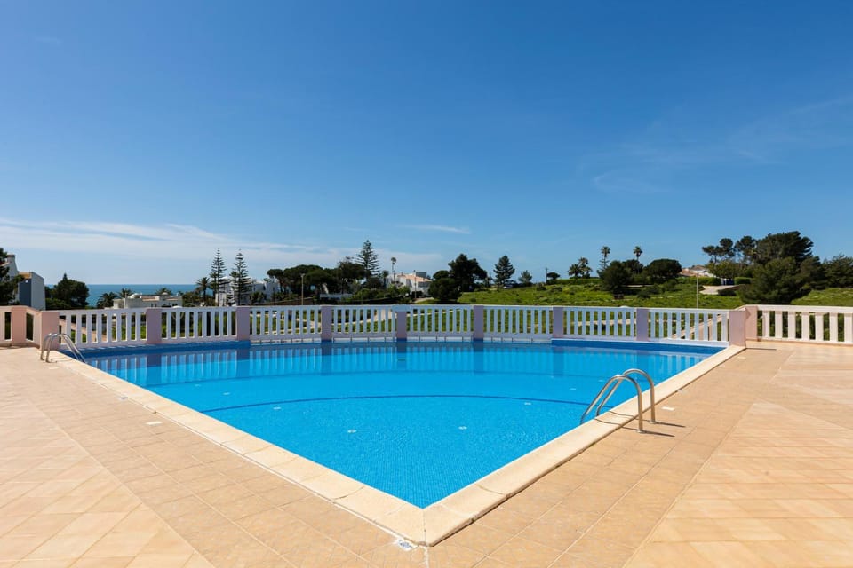 Solar do Vau 2 bed with Pool, Short Walk to Beach! Apartment in Alvor