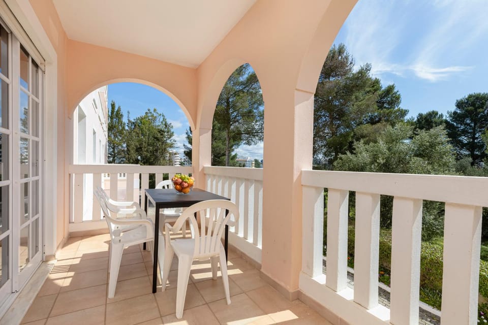 Solar do Vau 2 bed with Pool, Short Walk to Beach! Apartment in Alvor