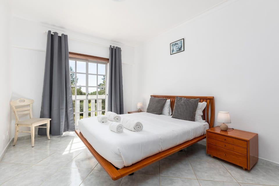 Solar do Vau 2 bed with Pool, Short Walk to Beach! Apartment in Alvor