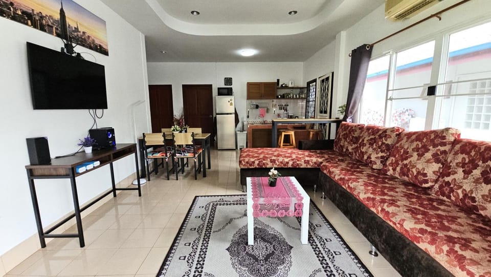 Communal lounge/ TV room, Living room