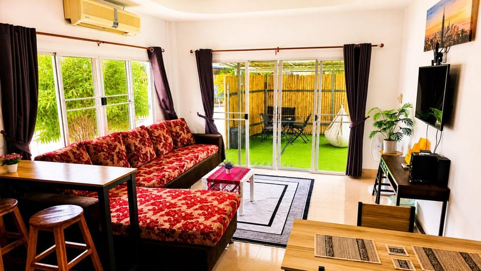 Naiharn 3 bedroom house House in Rawai