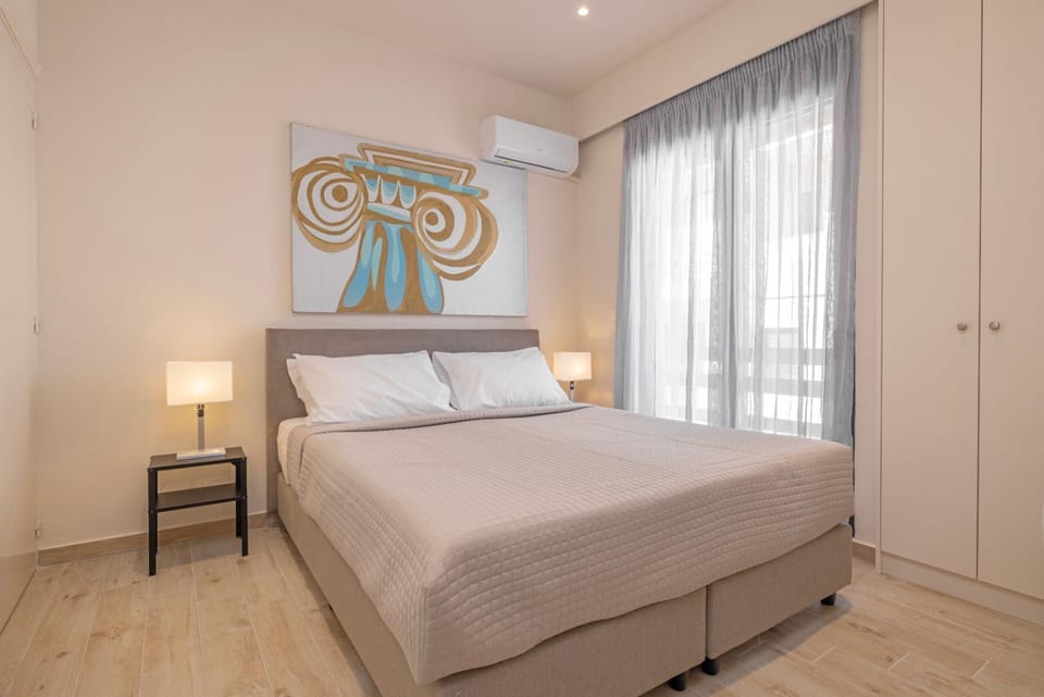 Photo of the whole room, Bedroom